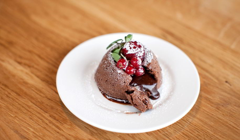 Рецепт шоколадного фондана с ягодами