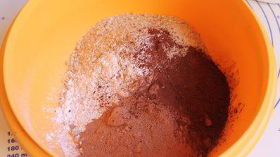 шоколадный кекс на минеральной воде