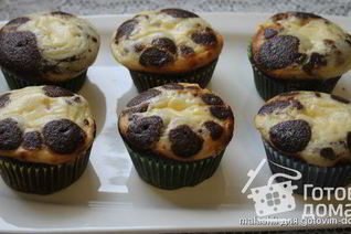 Шоколадные капкейки начиненные сливочным сыром