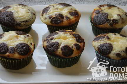 Шоколадные капкейки начиненные сливочным сыром