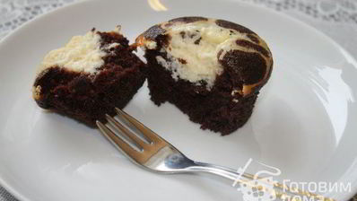 шоколадные капкейки начиненные сливочным сыром