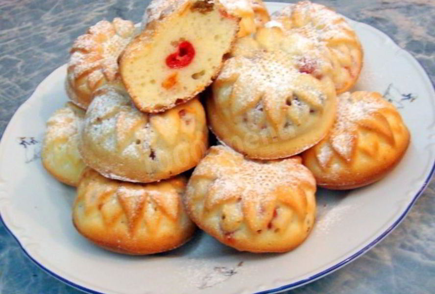 Сметанные кексы с сухофруктами