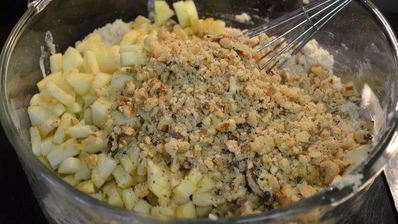 старомодный яблочный кекс с коричневой глазурью