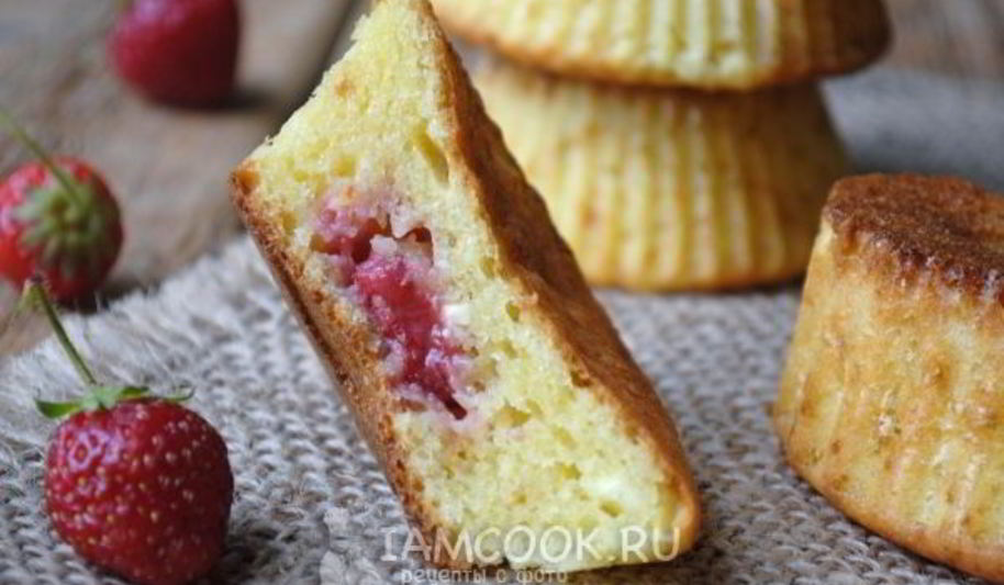 Рецепт творожных кексов с клубникой