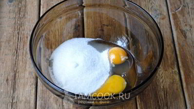 творожные кексы с клубникой