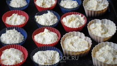 творожные кексы с клубникой