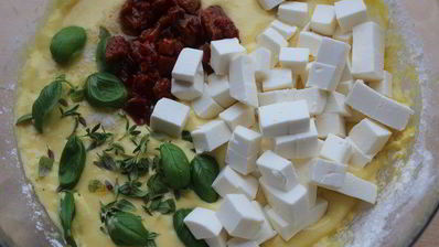 закусочный кекс с фетаксой и вялеными томатами