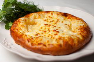 Хачапури по-тбилисски с сулугуни