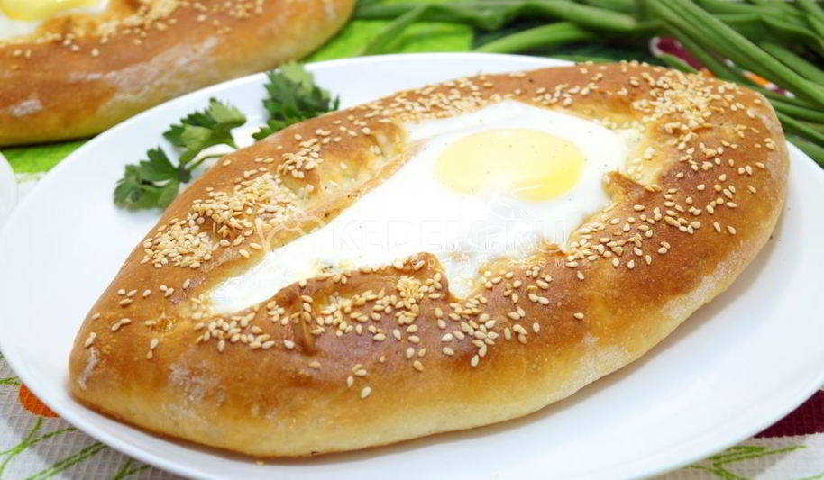 Рецепт хачапури с брынзой и яйцом