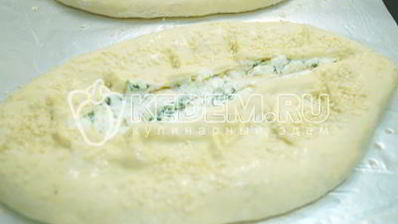 хачапури с брынзой и яйцом