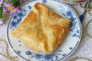 Хачапури с сыром из слоеного теста