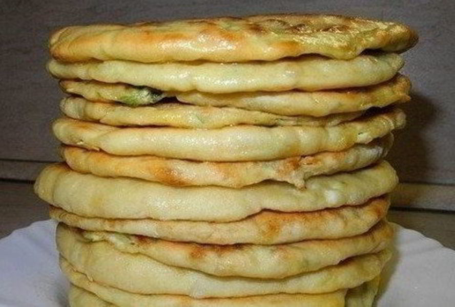 Хачапури с вареным яйцом и сыром