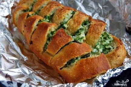 Багет с сыром и чесноком