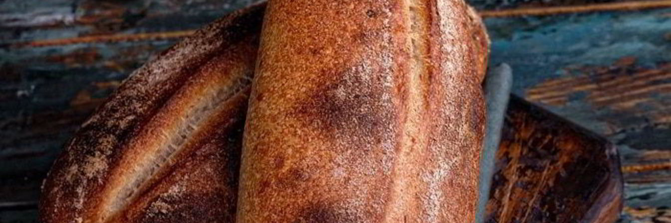 Батоны на закваске с печеным чесноком