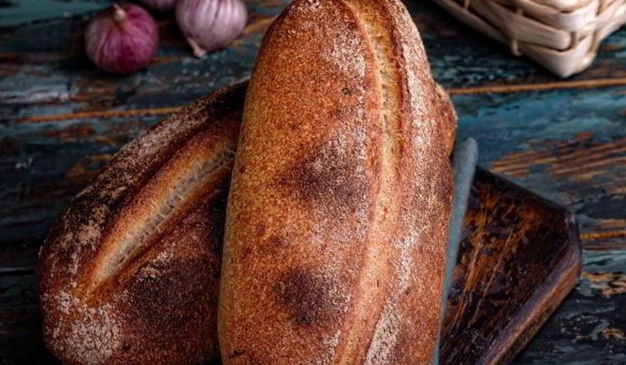 Рецепт батонов на закваске с печеным чесноком