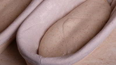 батоны на закваске с печеным чесноком