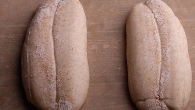 батоны на закваске с печеным чесноком