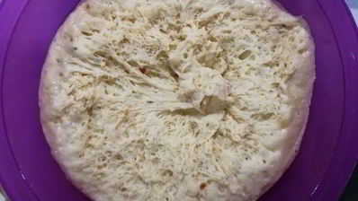 хлеб из кукурузной муки с луком и розмарином