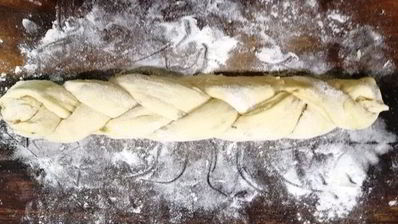 хлеб из кукурузной муки с луком и розмарином