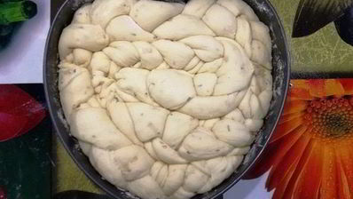 хлеб из кукурузной муки с луком и розмарином