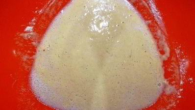 хлеб из кукурузной муки с луком и розмарином