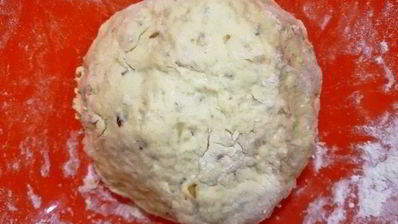 хлеб из кукурузной муки с луком и розмарином