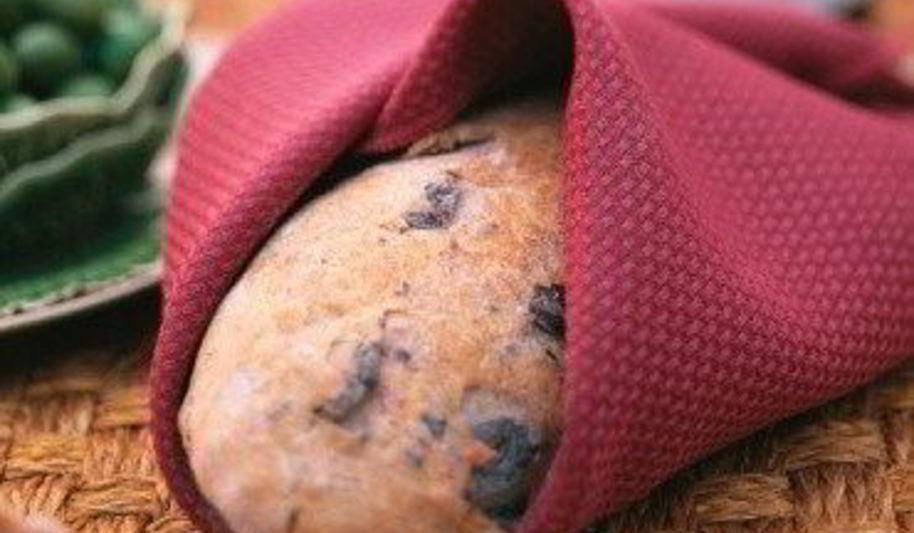 Рецепт хлеба с панчеттой, оливками и маслинами