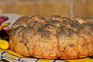 Хлеб с паприкой и маком