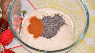 хлеб с паприкой и маком