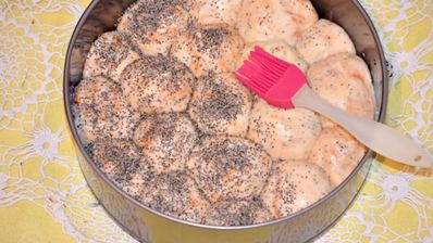 хлеб с паприкой и маком