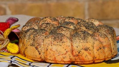 хлеб с паприкой и маком