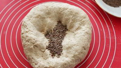 хлеб с цельнозерновой мукой и семенами льна