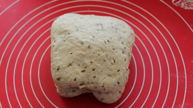 хлеб с цельнозерновой мукой и семенами льна