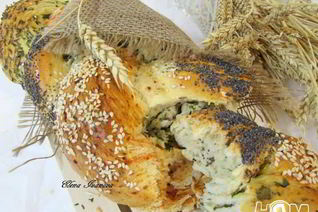 Хлеб с зеленью и красным перцем