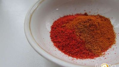 хлеб с зеленью и красным перцем