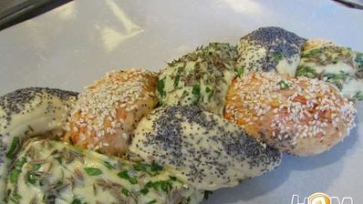 хлеб с зеленью и красным перцем