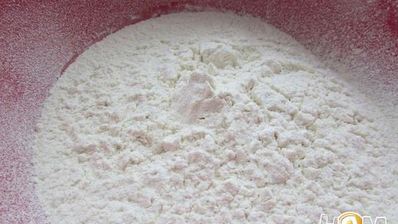 хлеб с зеленью и красным перцем