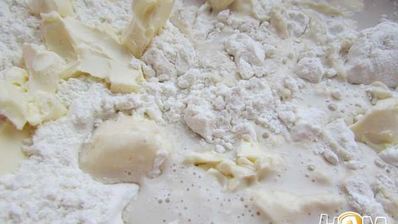 хлеб с зеленью и красным перцем