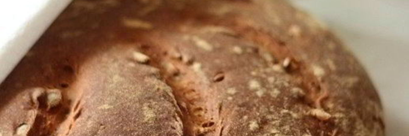 Хлеб со смешанной мукой и семечками на ржаной закваске