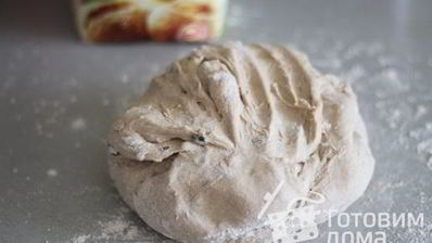 хлеб со смешанной мукой и семечками на ржаной закваске