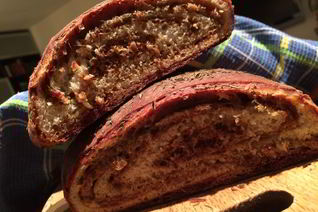 Постный полосатый свекольный хлеб
