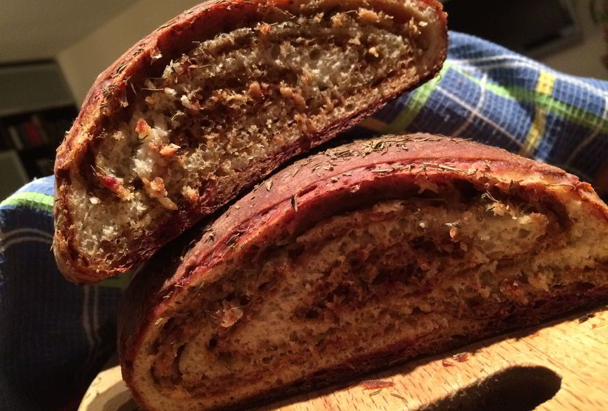 Постный полосатый свекольный хлеб