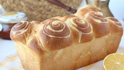 сдобный хлеб с узором