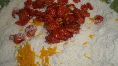 сконы с вяленой вишней и лимонной глазурью