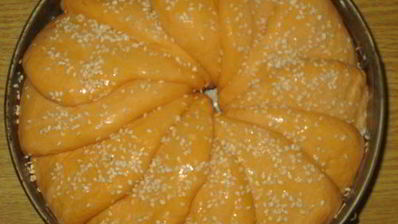 томатный хлеб с кунжутом