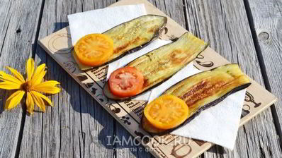 конвертики из баклажанов с помидорами и плавленым сыром