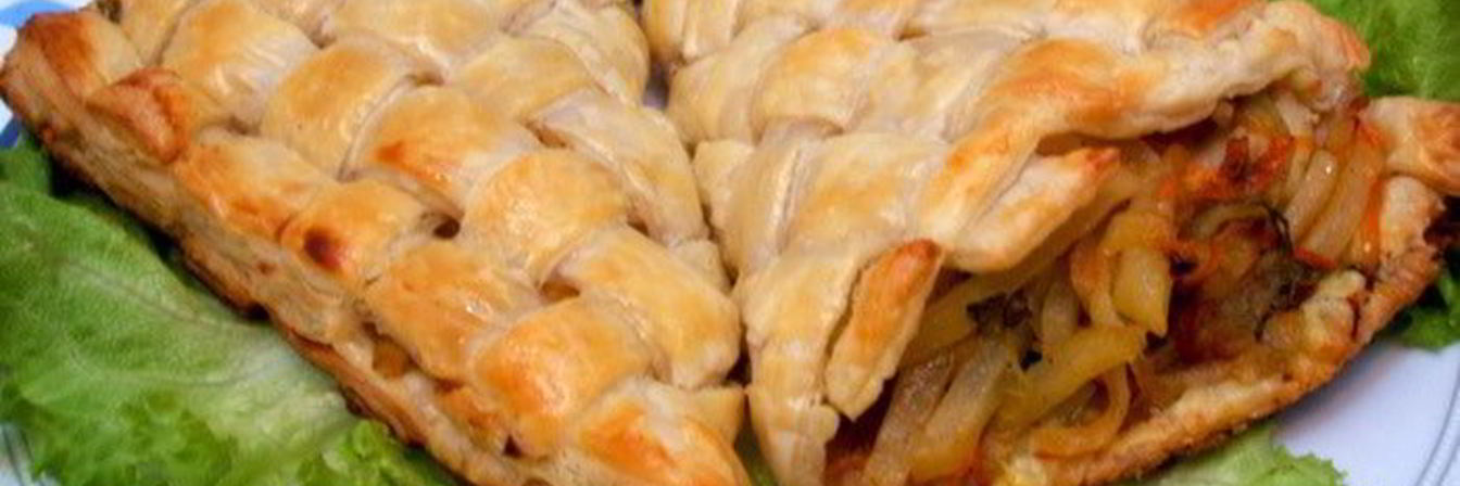 Конвертики из слоеного теста с начинкой из рыбы и овощей