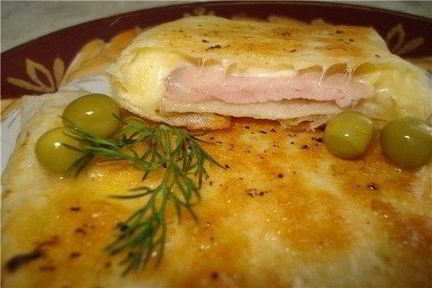 Аппетитные конвертики из лаваша с ветчиной