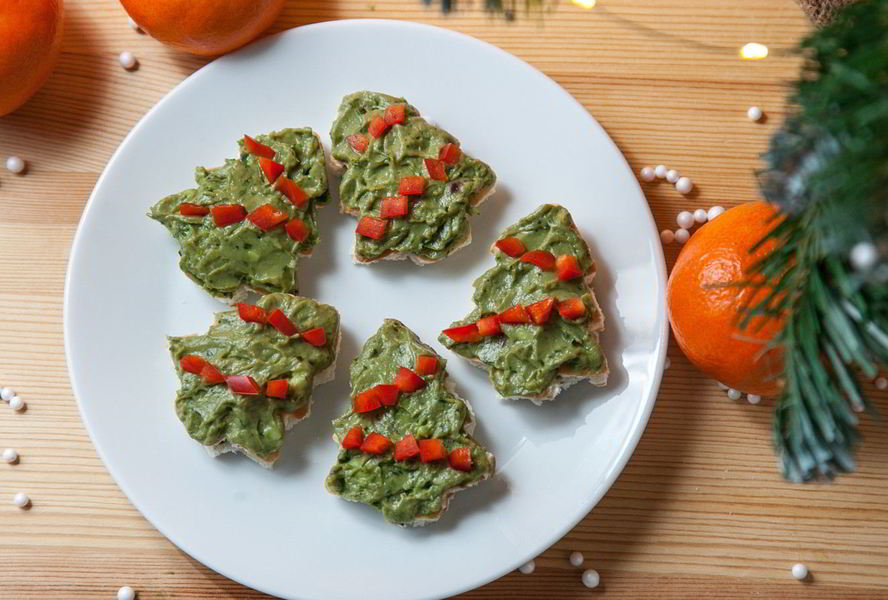 Елочки из лаваша с гуакамоле