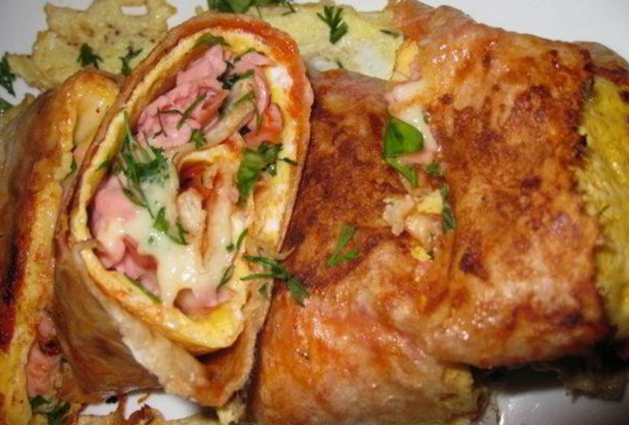 Фаршированный лаваш с сыром и колбасой